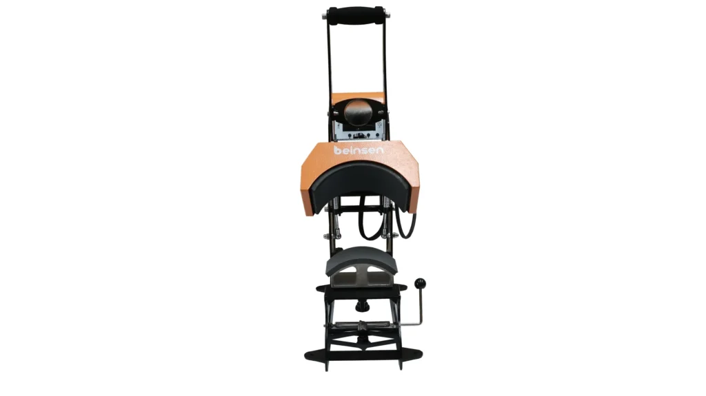 Plancha para gorras Beinsen Obrei vista de frente, con el cabezal calefactor curvo, brazo de palanca y controlador digital GY-06