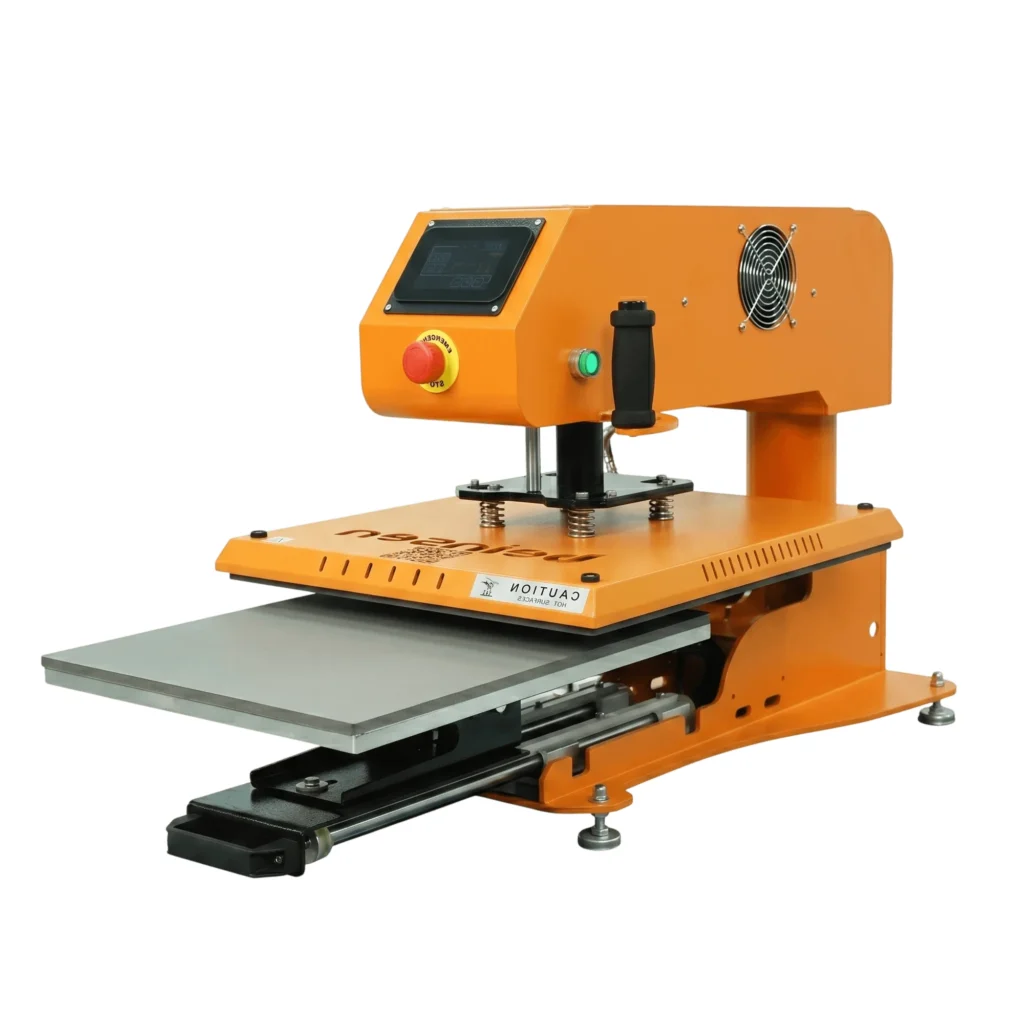 Prensa transfer swing-away Beinsen Estambul vista en 3/4 con la bandeja inferior deslizante extendida y el cabezal naranja con pantalla táctil