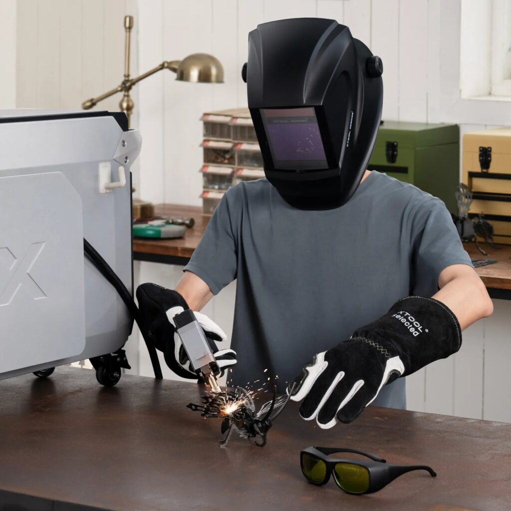 Casco de soldadura láser 1080 nm de oscurecimiento automático — xTool MetalFab — imagen 2