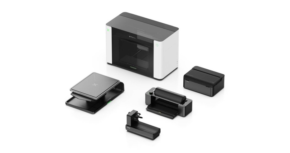 xTool O1 Omni con bandejas y accesorios