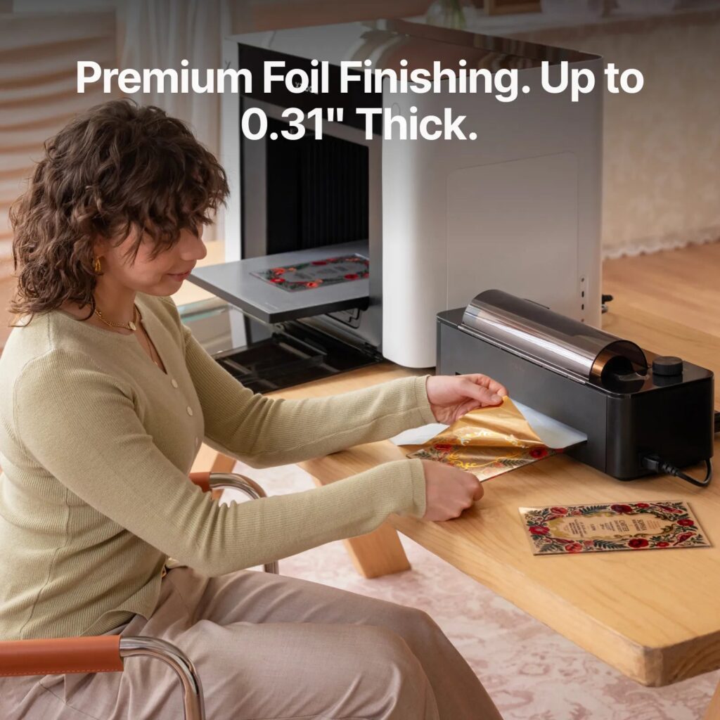 Alimentador de rollo xTool RF1 para la impresora O1 Omni (4)