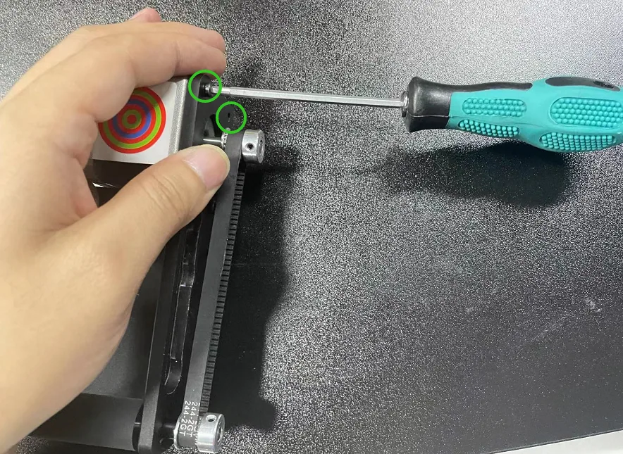 ¿Cómo sustituir los ejes del Rotary Attachment?