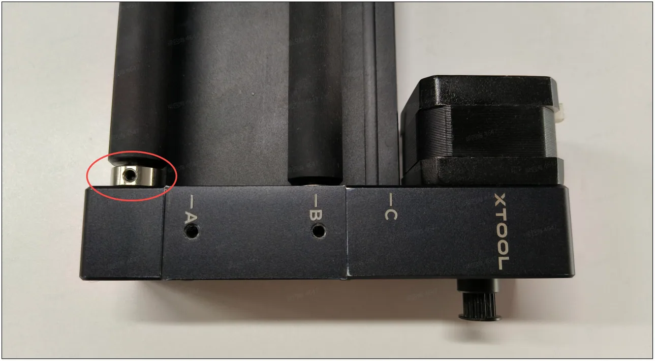 Desplazamiento de líneas en el procesamiento cilíndrico RA-roller-set-screw.png