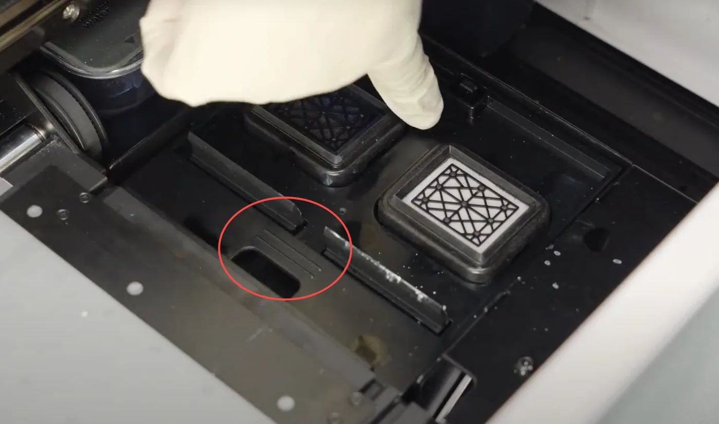 Diagnosticar y solucionar "Sin salida de blanco" o el bloqueo del flujo de tinta blanca en la xTool Apparel Printer Diagnosticar y solucionar "Sin salida de blanco" o el bloqueo del flujo de tinta blanca en la xTool Apparel Printer