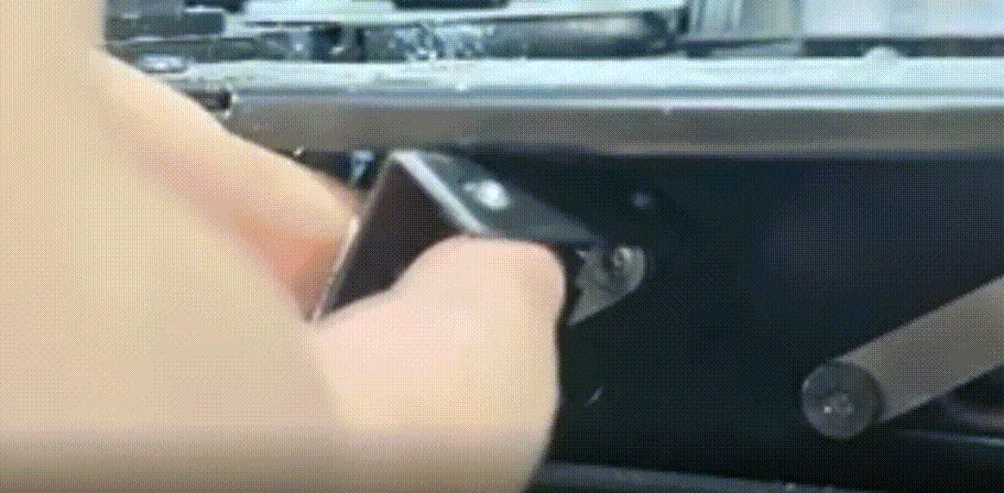 Resolver "El cabezal no ha vuelto al origen" (Código de error: Z axis time out) en la xTool Apparel Printer 20260708173812_rec_-convert.gif