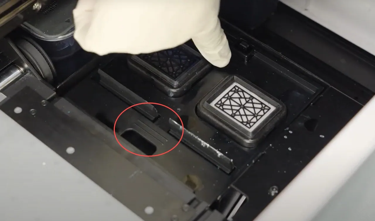 Diagnosticar y solucionar "Sin salida de blanco" o el bloqueo del flujo de tinta blanca en la xTool Apparel Printer Diagnosticar y solucionar "Sin salida de blanco" o el bloqueo del flujo de tinta blanca en la xTool Apparel Printer