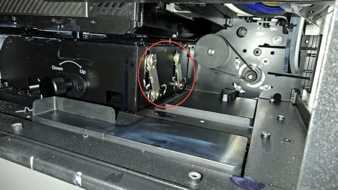 Resolver "El cabezal no ha vuelto al origen" (Código de error: Z axis time out) en la xTool Apparel Printer Resolver "El cabezal no ha vuelto al origen" (Código de error: Z axis time out) en la xTool Apparel Printer