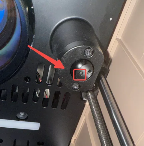 Sustituir el indicador de luz roja de la xTool F2 Ultra UV 红光发射器靠近场镜放置.png