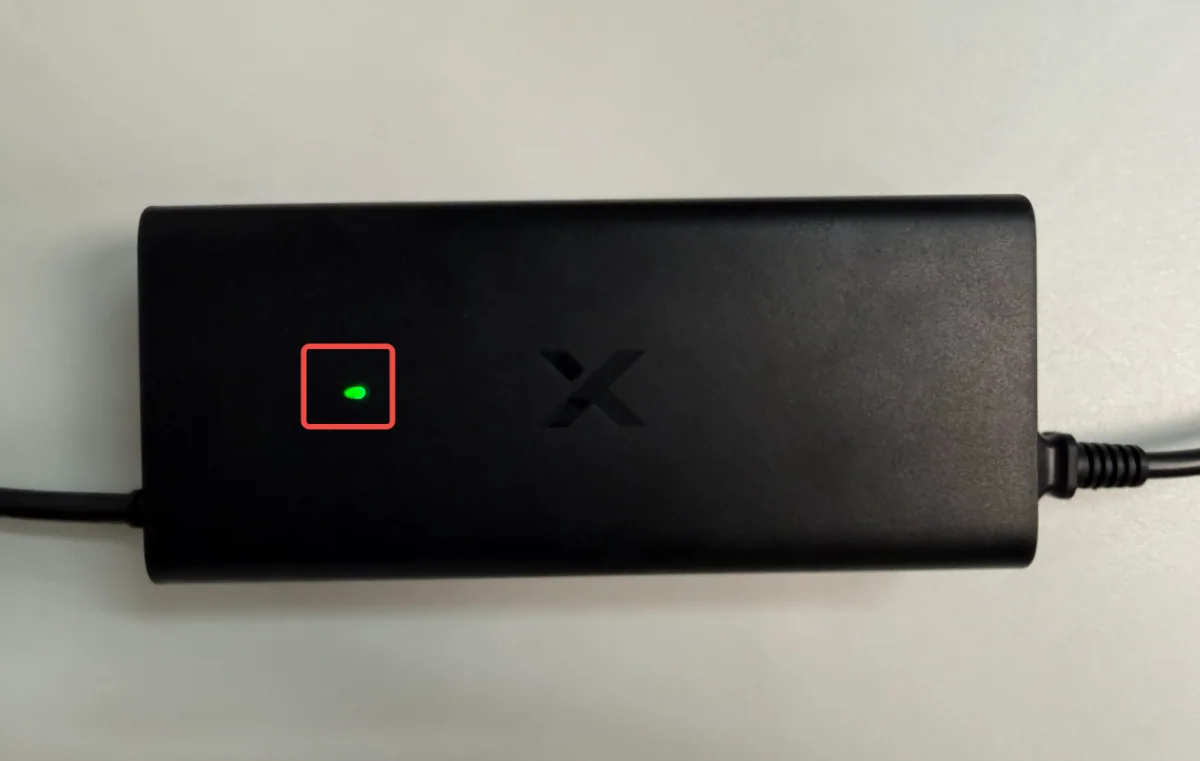 La xTool F2 Ultra UV no se enciende 适配器指示灯常亮.png