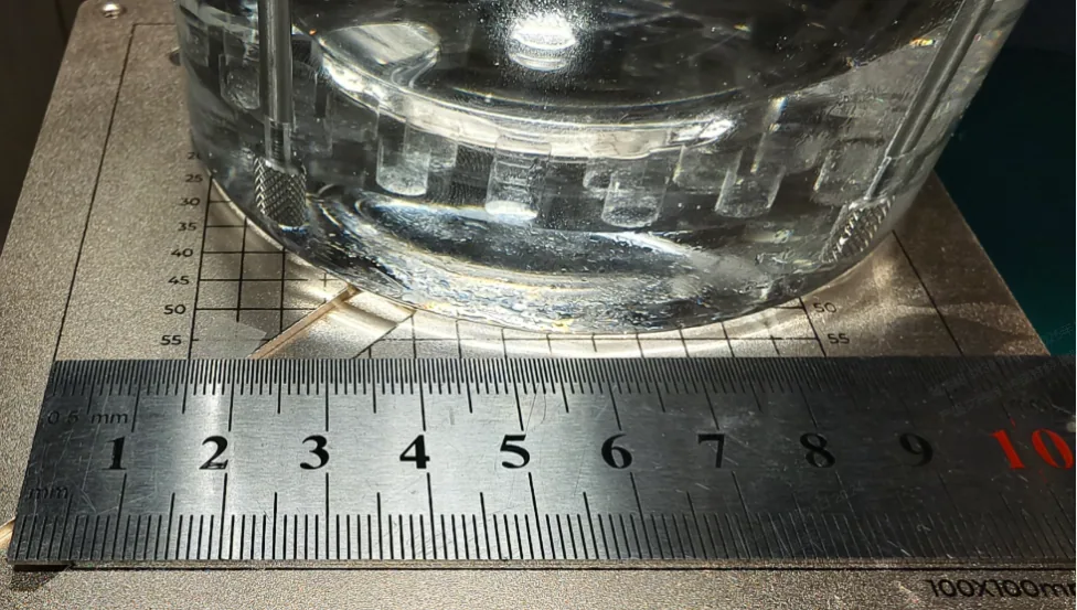 Fabricación de la base de sujeción para el grabado de bolas de cristal Fabricación de la base de sujeción para el grabado de bolas de cristal