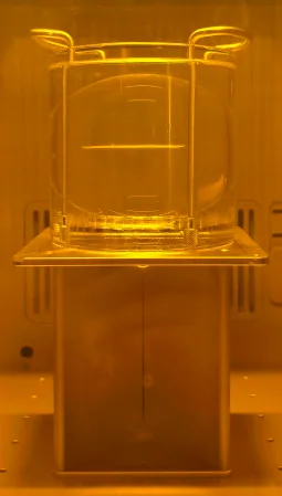 Fabricación de la base de sujeción para el grabado de bolas de cristal Fabricación de la base de sujeción para el grabado de bolas de cristal