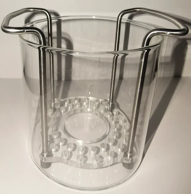 Fabricación de la base de sujeción para el grabado de bolas de cristal Fabricación de la base de sujeción para el grabado de bolas de cristal