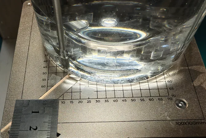 Fabricación de la base de fijación para el grabado de bolas de cristal Fabricación de la base de fijación para el grabado de bolas de cristal