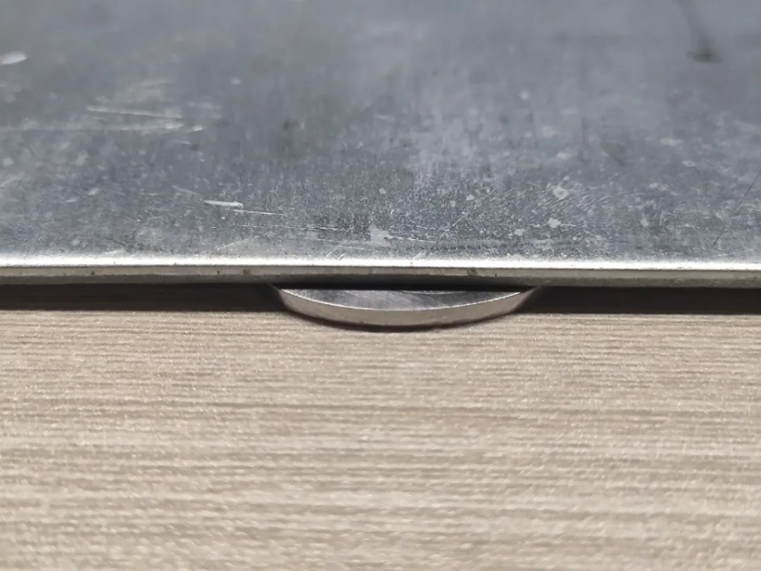 Problemas comunes al grabar con láser metal brillante