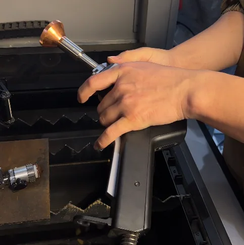 Cómo eliminar óxido/pintura con la boquilla de limpieza CNC del xTool MetalFab