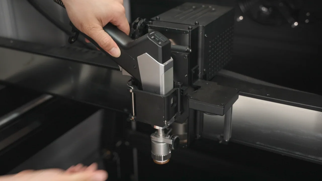 Cómo calibrar la posición del foco de la antorcha de soldadura del xTool MetalFab Cómo calibrar la posición del foco de la antorcha de soldadura del xTool MetalFab