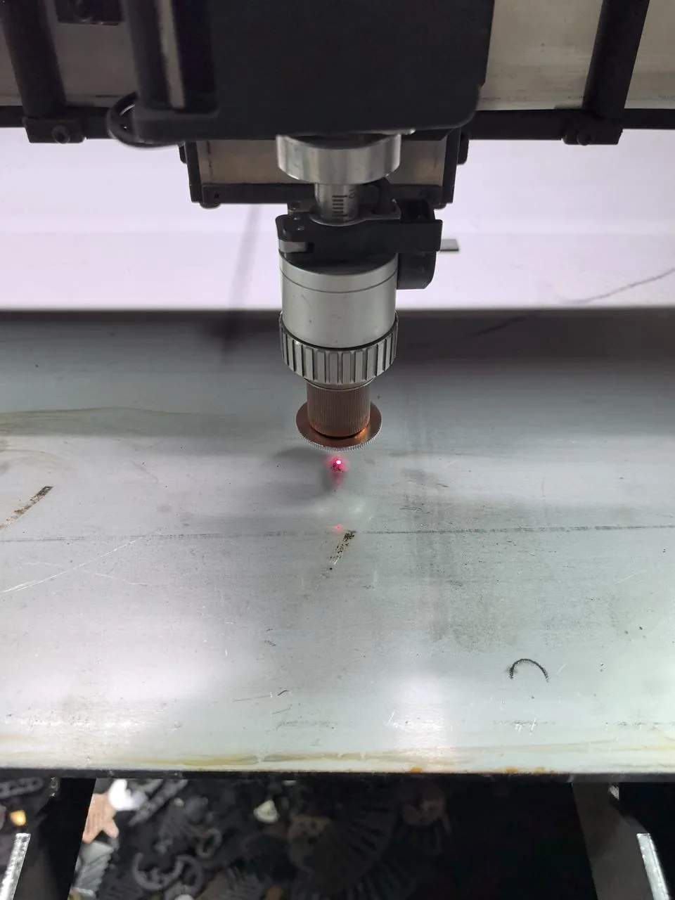 Solucionar las condiciones anómalas de temperatura del módulo de condensadores en la xTool MetalFab CNC Cutter Solucionar las condiciones anómalas de temperatura del módulo de condensadores en la xTool MetalFab CNC Cutter