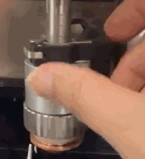 Resolver el error "Colisión del cabezal láser" en la cortadora CNC xTool MetalFab Resolver el error "Colisión del cabezal láser" en la cortadora CNC xTool MetalFab
