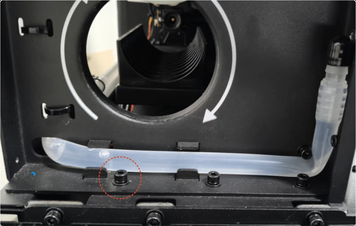 Sustituir el silenciador de plástico por una versión metálica para la bomba de aire de la xTool P3 Sustituir el silenciador de plástico por una versión metálica para la bomba de aire de la xTool P3