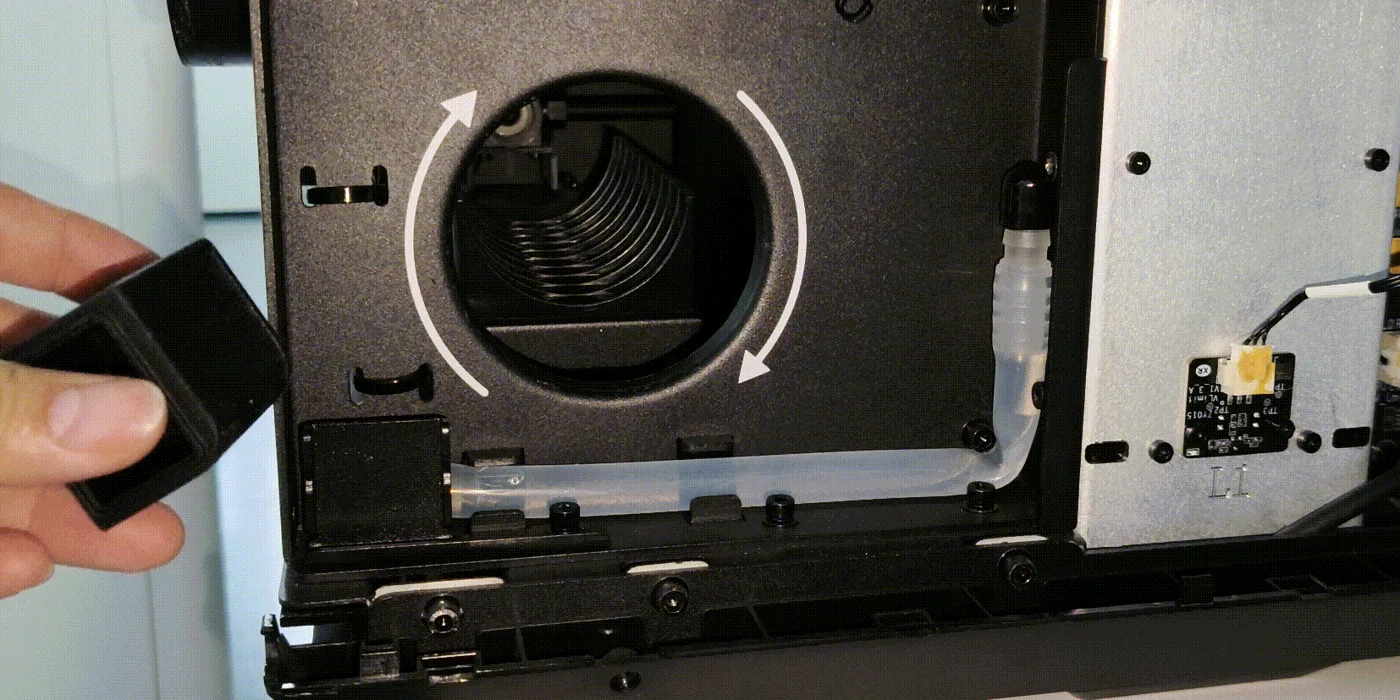 Sustituir el silenciador de plástico por una versión metálica para la bomba de aire de la xTool P3 Sustituir el silenciador de plástico por una versión metálica para la bomba de aire de la xTool P3