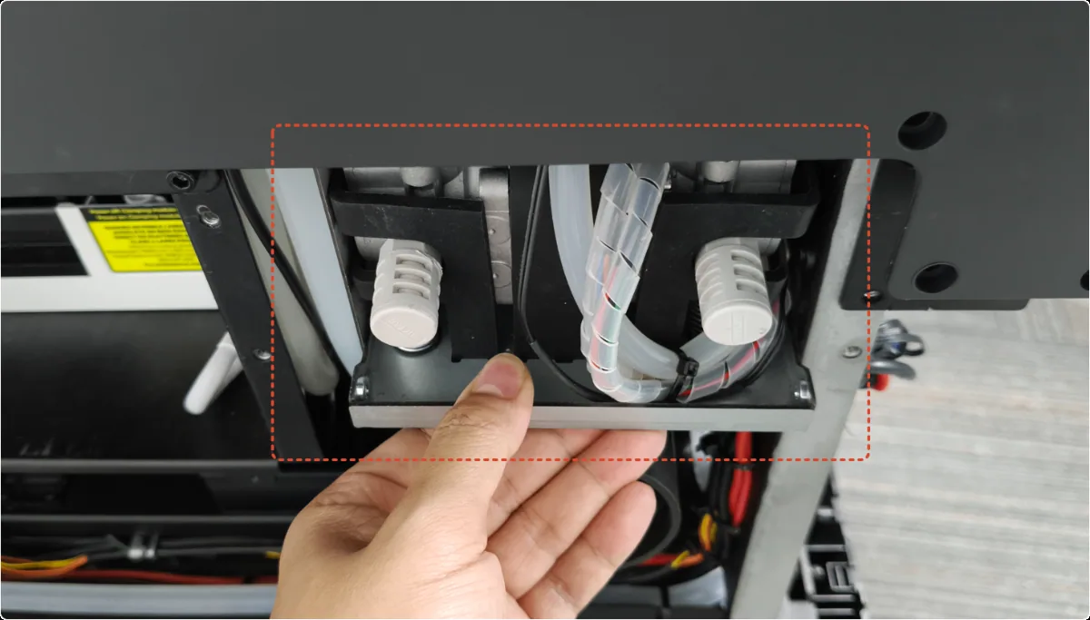 Sustituir el silenciador de plástico por una versión metálica para la bomba de aire de la xTool P3 Sustituir el silenciador de plástico por una versión metálica para la bomba de aire de la xTool P3