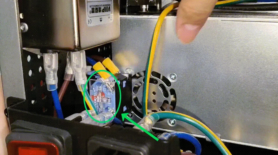La xTool P3 no enciende 20251014144825_rec_-convert.gif