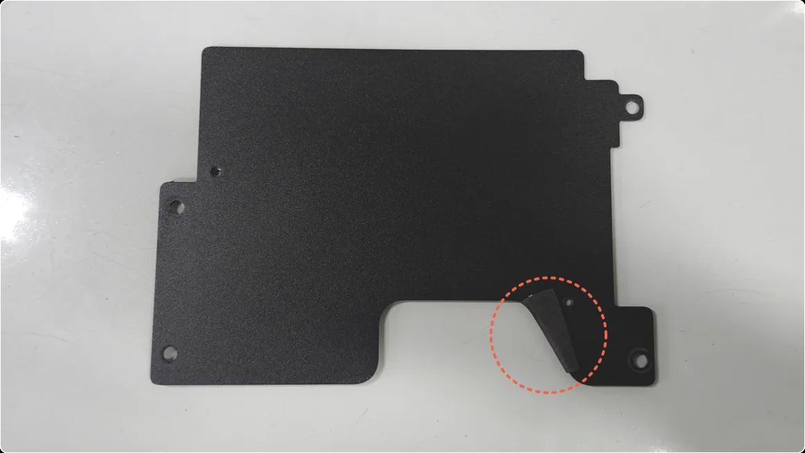 Sustituir el silenciador de plástico por una versión metálica para la bomba de aire de la xTool P3 Sustituir el silenciador de plástico por una versión metálica para la bomba de aire de la xTool P3
