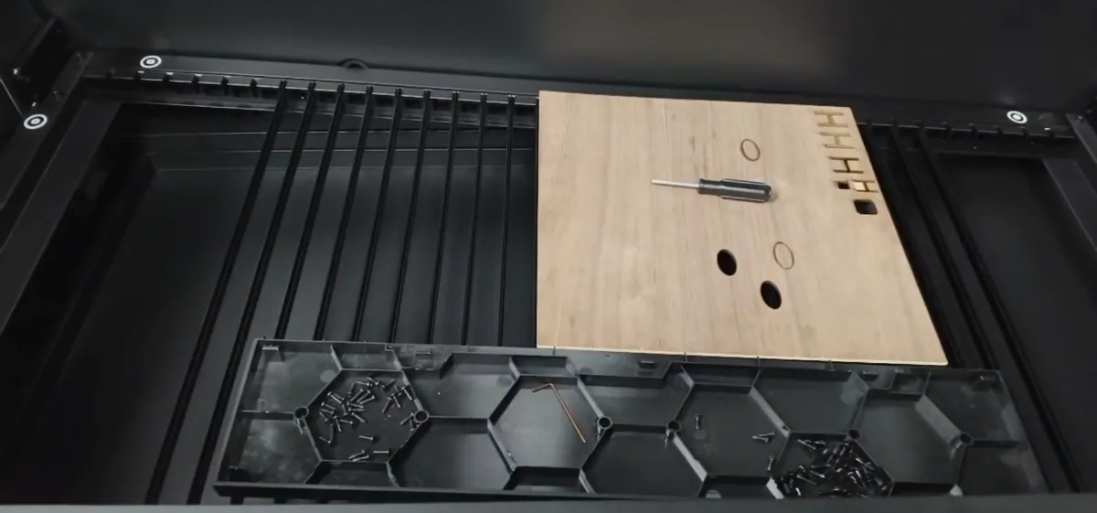 Cómo ajustar manualmente la plataforma elevadora Cómo ajustar manualmente la plataforma elevadora