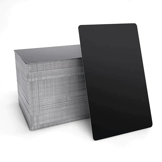 Tarjetas de visita de aluminio xTool negro mate — 300 unidades de 86 × 54 mm