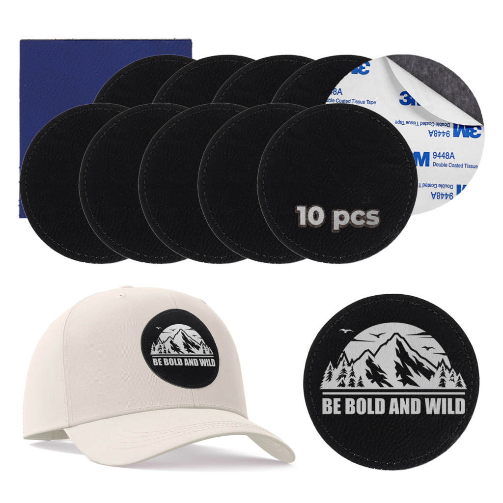 Los diez parches redondos de polipiel negra en cuadricula con el chip de diez unidades y la lamina de adhesivo 3M, y debajo una gorra clara con un parche puesto grabado con unas montanas y el texto be bold and wild en plateado