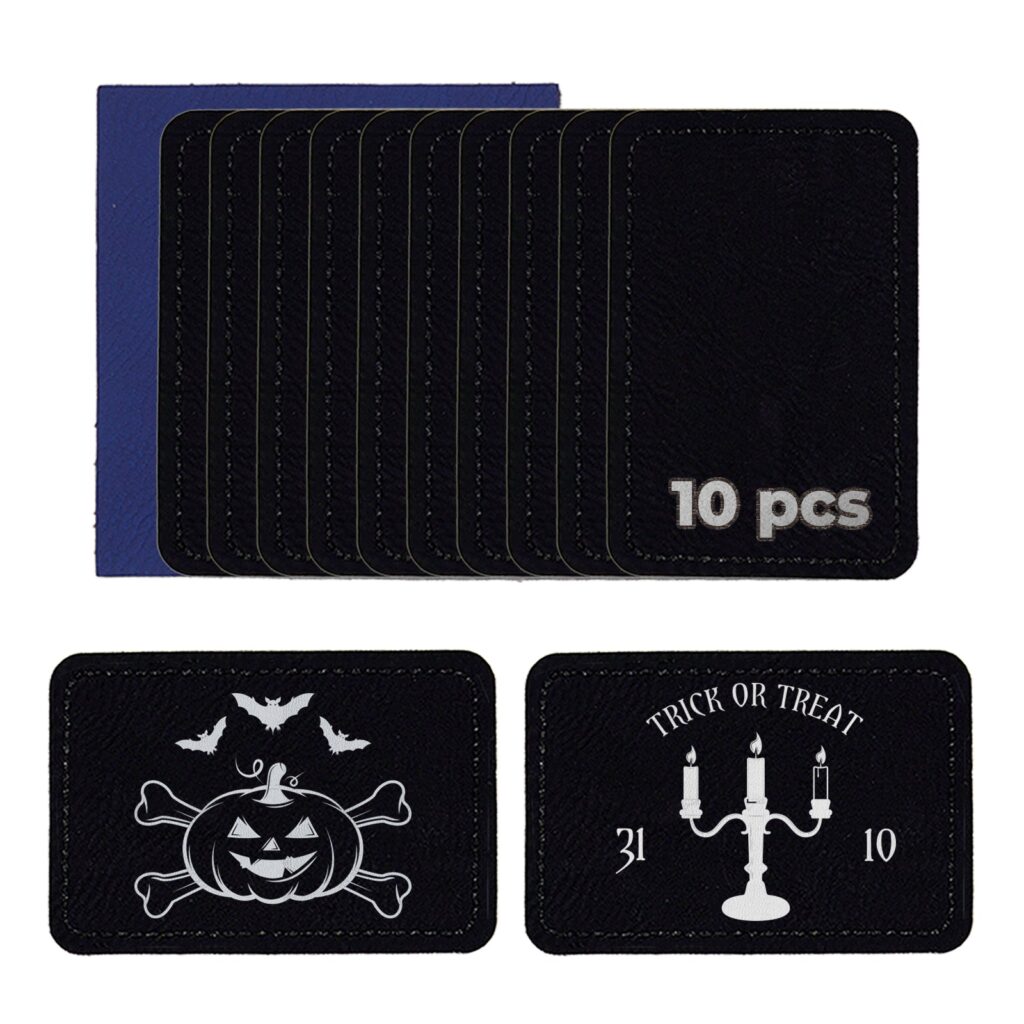 Los diez parches de polipiel negra en abanico con el chip de 10 unidades, junto a un parche azul del reverso, y debajo dos parches grabados en plateado con motivos de Halloween