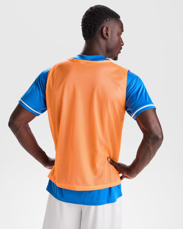 Peto deportivo Roly Roma detalle
