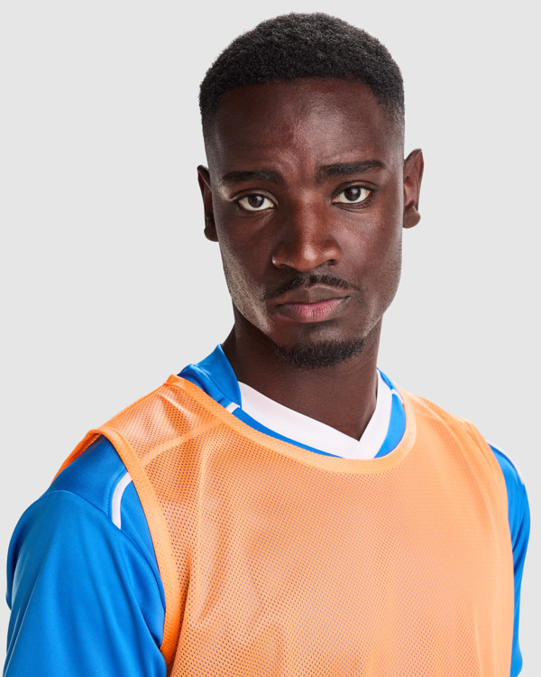 Peto deportivo Roly Roma detalle